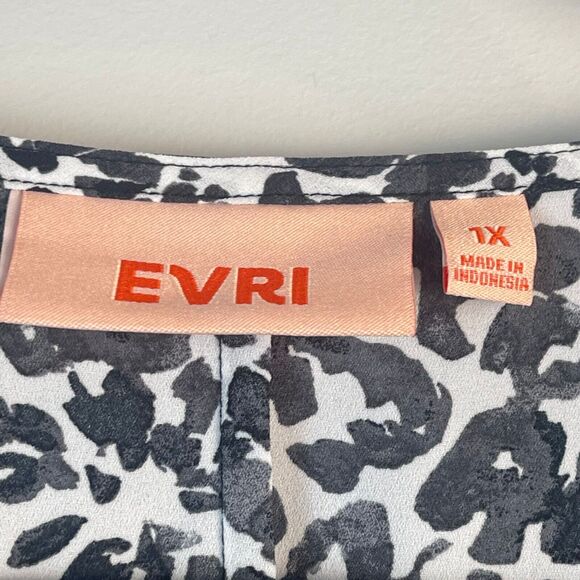 EVRI Top Women's 1X Black White Animal Print V-Neck Long Sleeve Blouse Mature - Picture 4 of 8